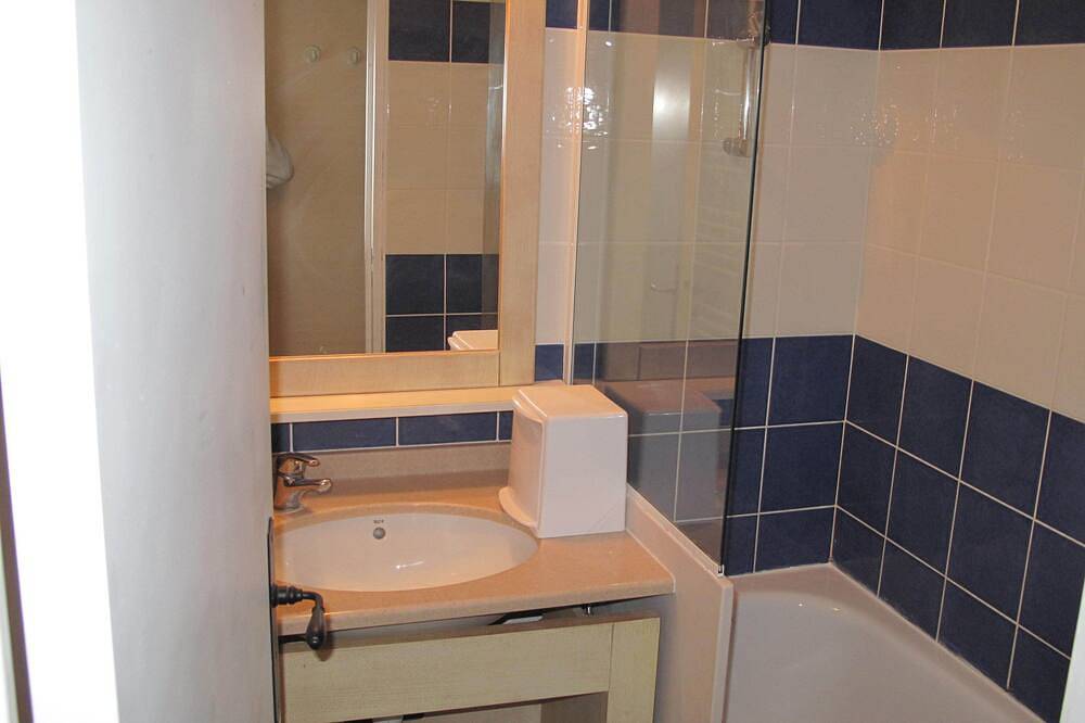 Ganze Wohnung, Füße in Giens Wasser in einem Garten am Meer in Hyeres, Parc national Port-Cros