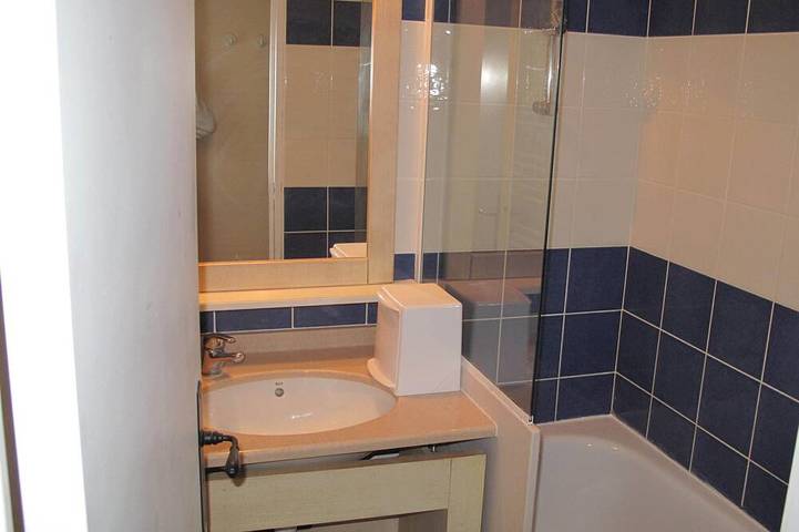 Gîte pour 7 personnes, avec jardin ainsi que balcon et piscine, animaux acceptés dans Plage La Badine - 3