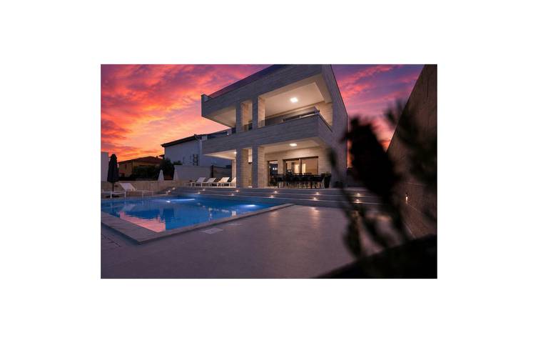 Ferienhaus für 10 Personen, mit Terrasse und Garten sowie Pool in Razanac