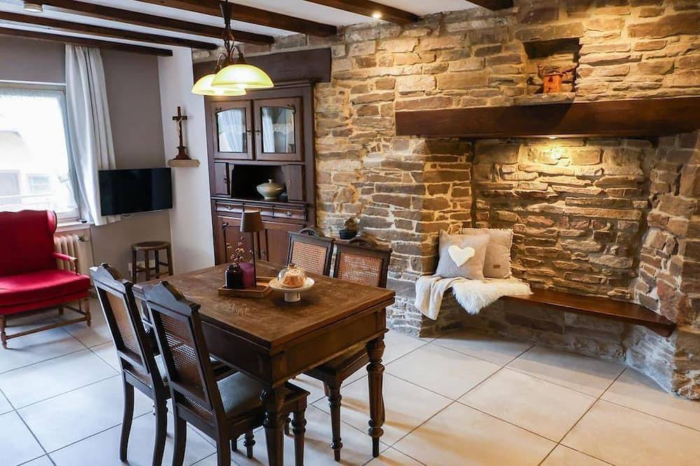 Ganze Wohnung, 3-Bett-Ferienwohnung, 2 Schlafräume (Pferdestall) - Ferienhof Mayischhof in Lauperath, Eifelkreis Bitburg-Prüm