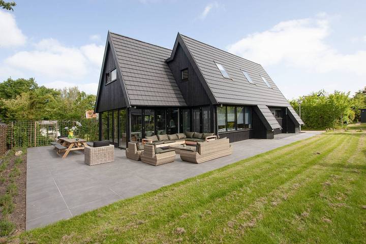 Chalet para 10 personas, con terraza y jardín - 1