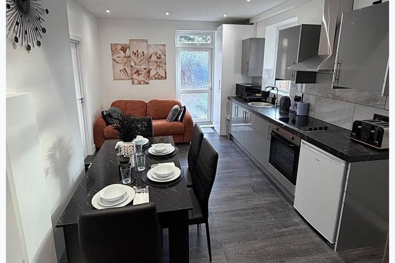 Entire vacation apartment, 2 Bed Apartment Sleeps 4 - Free Parking, Near o2 in Greenwich, London