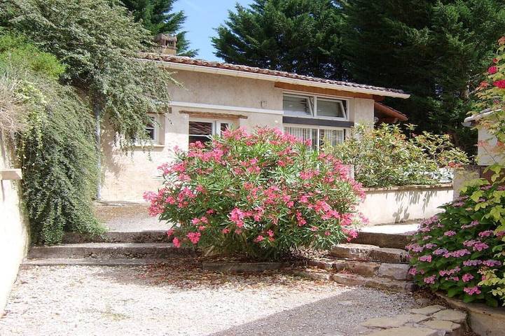 Gîte pour 4 personnes, avec terrasse ainsi que jardin et piscine, animaux acceptés - 1