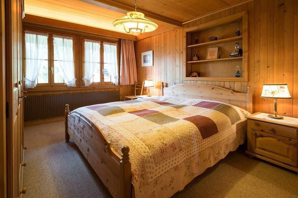 Gstaad Duplex Flat - Magnifique chalet au bord du lac avec étang in Gstaad, Saanen