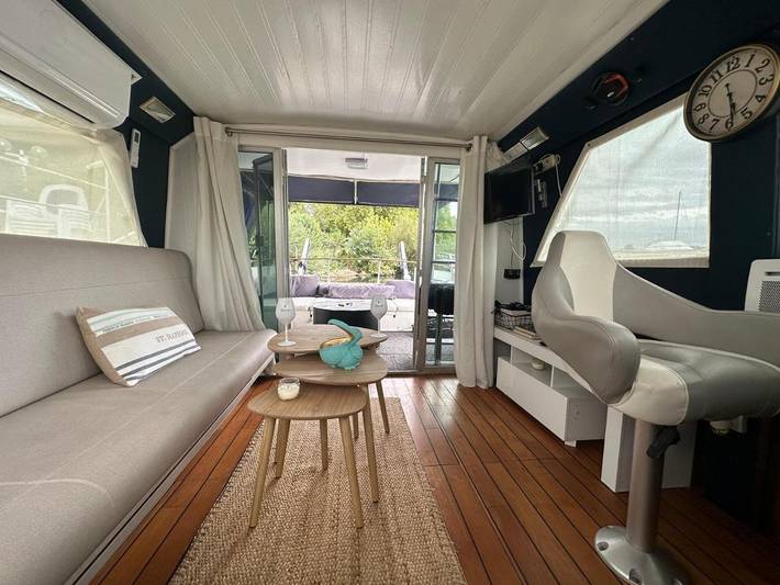 Bateau pour 2 personnes, avec terrasse et vue dans Auvergne-Rhône-Alpes - 2