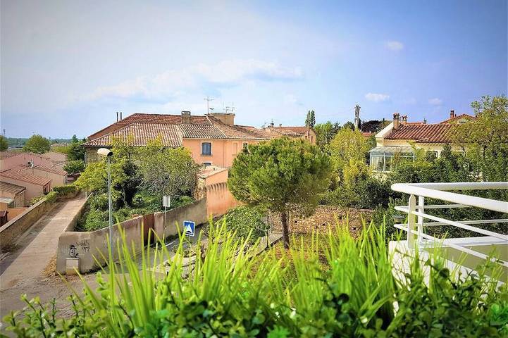 Appartement de vacances pour 4 personnes, avec balcon ainsi que piscine et jardin, animaux acceptés à Carcassonne