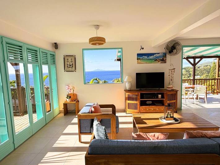 Gîte pour 4 personnes, avec vue ainsi que piscine et terrasse dans Plage Leroux - 3