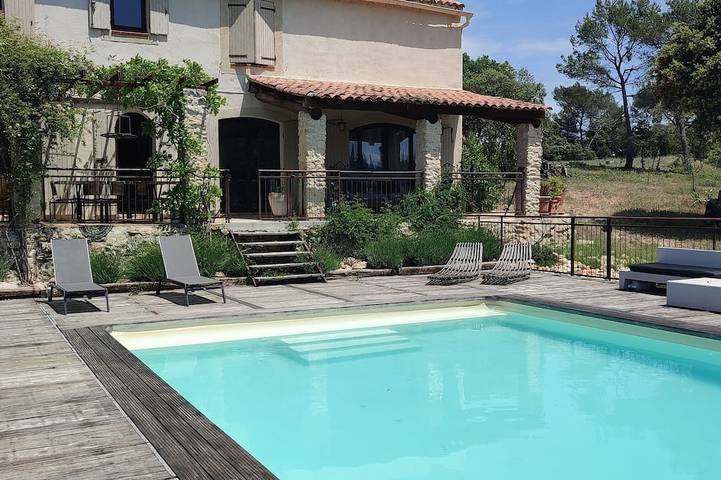 Location de vacances pour 8 personnes, avec terrasse et jardin, animaux acceptés à Mirabeau