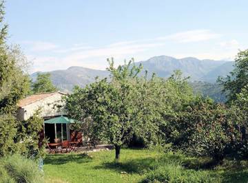 Gîte pour 4 personnes, avec jardin dans les Alpes maritimes