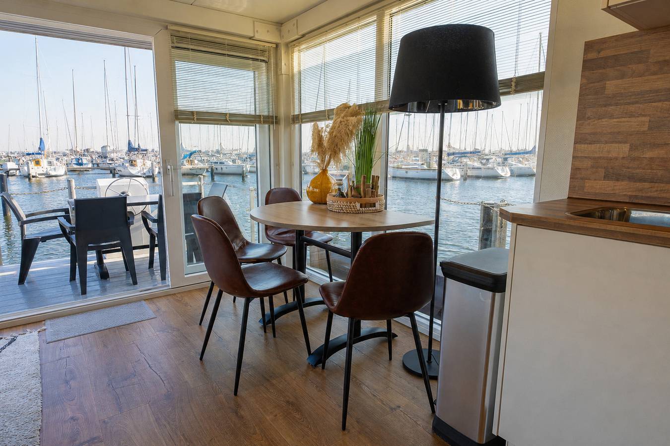 Huren Houseboat — Hausboot Veerse Meer mit Dachterrasse | 4 Personen in Niederländische Nordsee