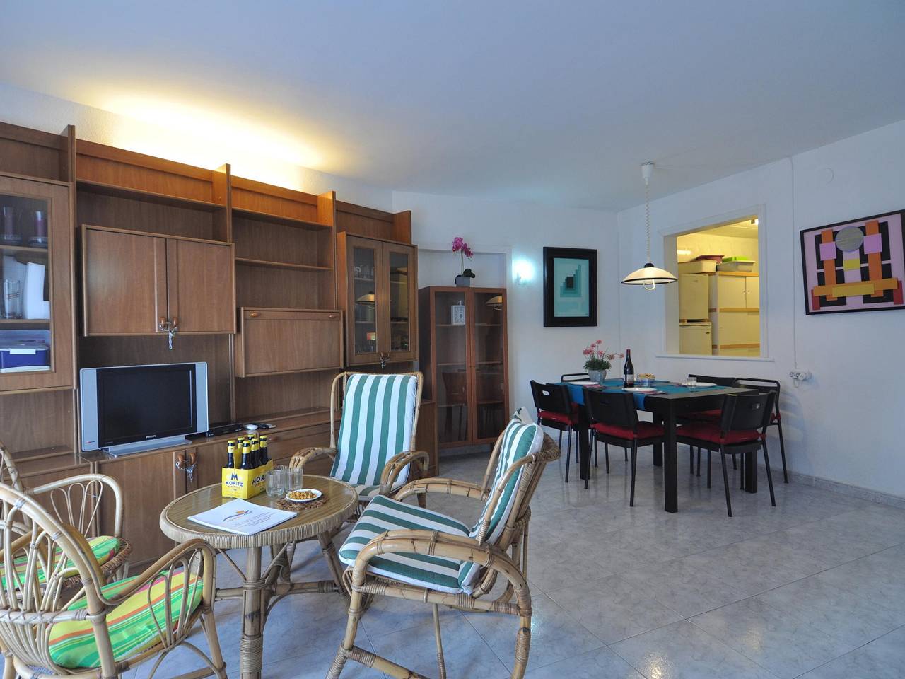 Entire apartment, Cozy Apartment in Roses, Costa Brava - 300m from Santa Margarita Beach with Terrace & Parking in Santa Margarida, Roses