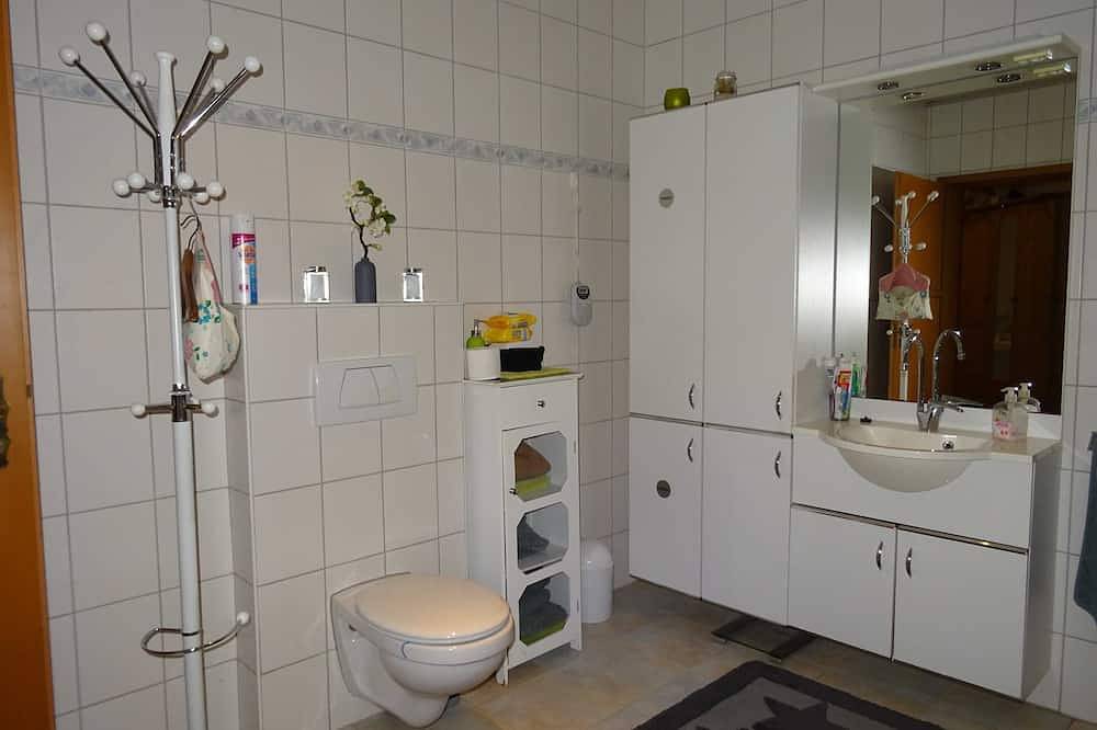 Ganze Wohnung, Nord-Ostsee-Nest: Fewo mit Sonnenterrasse und Wallbox - Nord-Ostsee-Nest in Tarp, Eider-Treene-Sorge
