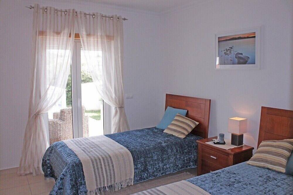 Villa Rosie - Luxusvilla mit 4 Schlafzimmern und eigenem Pool in Praia Del Rey in Amoreira, Leiria District