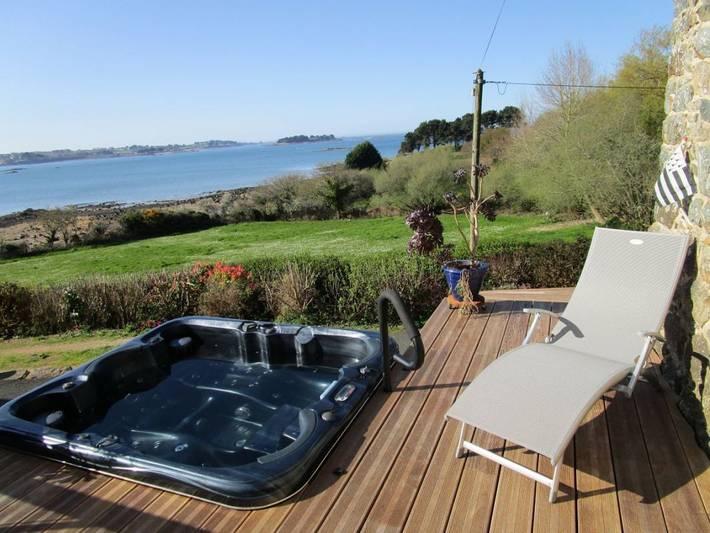 Gîte pour 4 personnes, avec jardin et jacuzzi ainsi que sauna et terrasse à Kerbors - 4