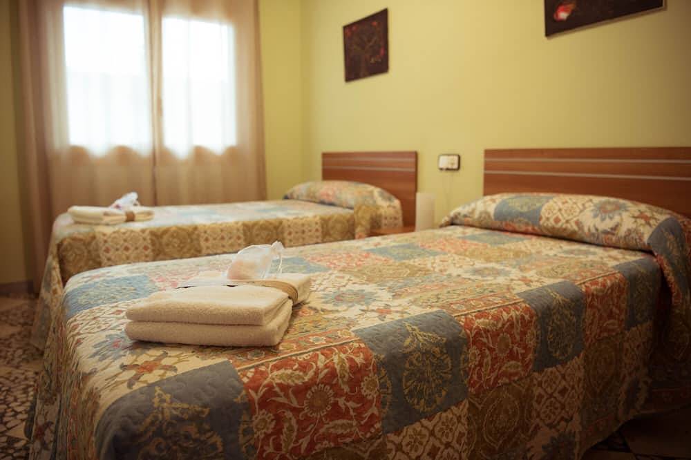 Holiday Home 'Casa Herrero' with Private Terrace, Balcony and Wi-Fi in Valderrobres, Teruel Region
