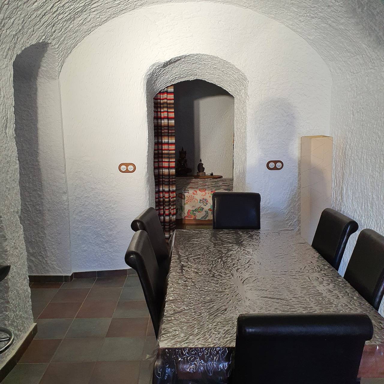 Chalet Cueva de Manuel avec vue sur les montagnes, jardin et bain à remous in Guadix, Géoparc de Grenade