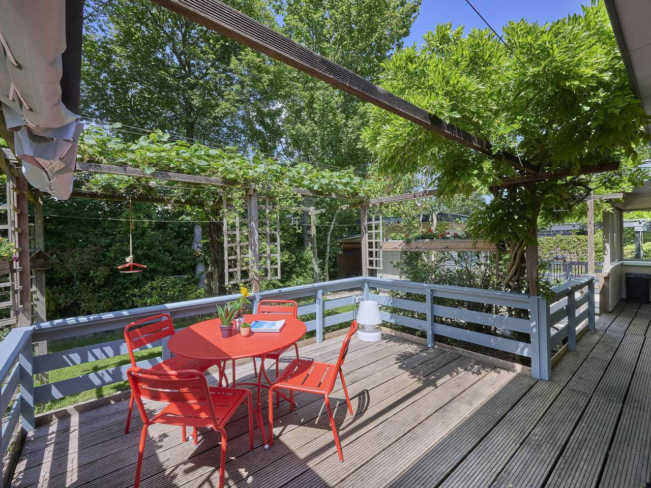 Vakantiehuis met grote tuin nabij het strand in Goedereede, Goeree-Overflakkee