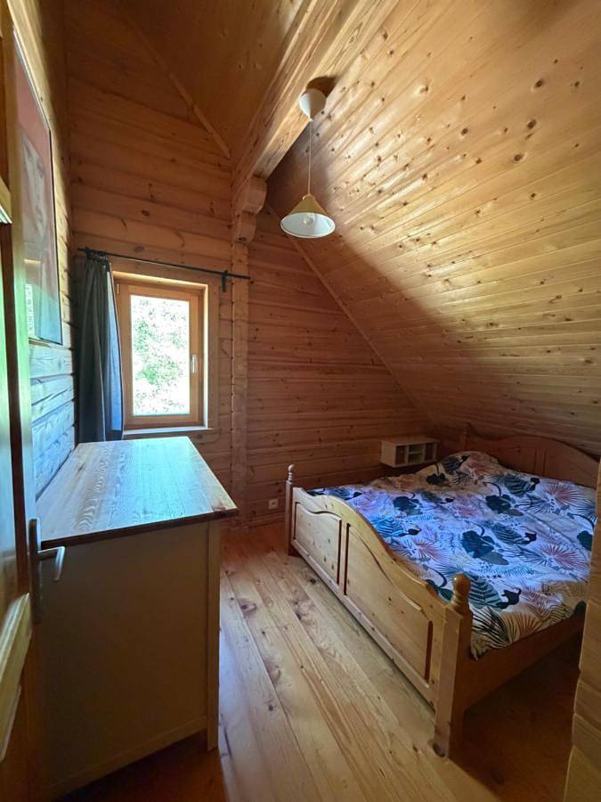 Gîte pour 4 personnes, avec vue ainsi que vue sur le lac et jardin dans Lac de Pannecière - 2