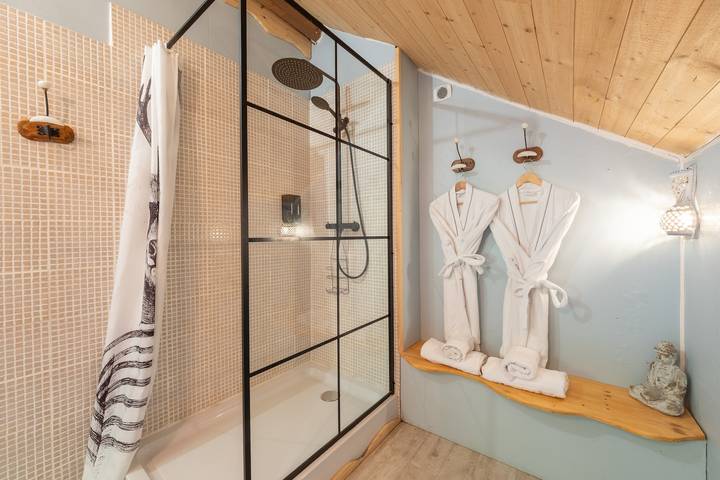 Bed and Breakfast 'La Grange Du Kerala - Chambre' with Mountain View, Shared Terrace and Wi-Fi in Ban-sur-Meurthe-Clefcy, Parc naturel régional des Ballons des Vosges