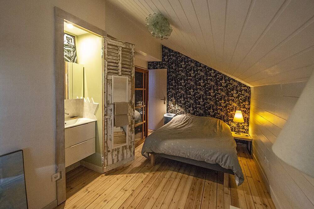 Charming wooden house in a very quiet hamlet in L'Houmeau, La Rochelle region