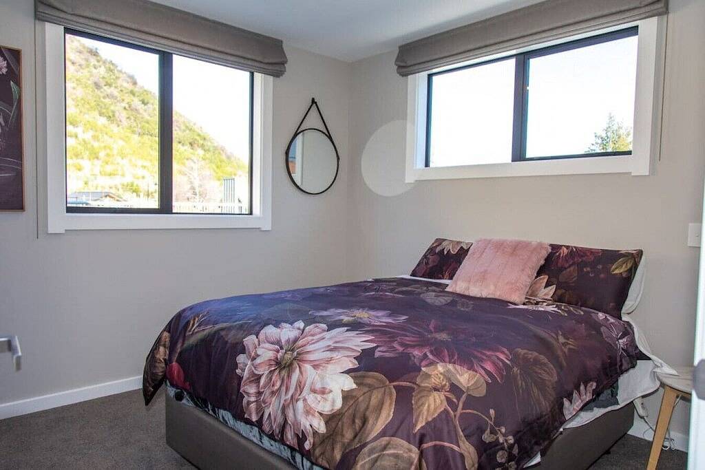 Stylish Arrowtown Home-fabulous location + comfort in Arrowtown, Otago