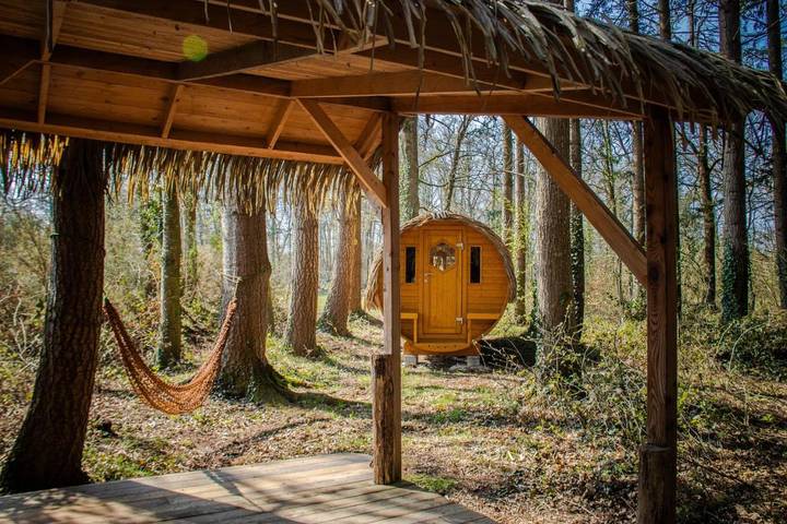 Location de vacances pour 6 personnes, avec vue ainsi que jardin et piscine à Epiniac - 4