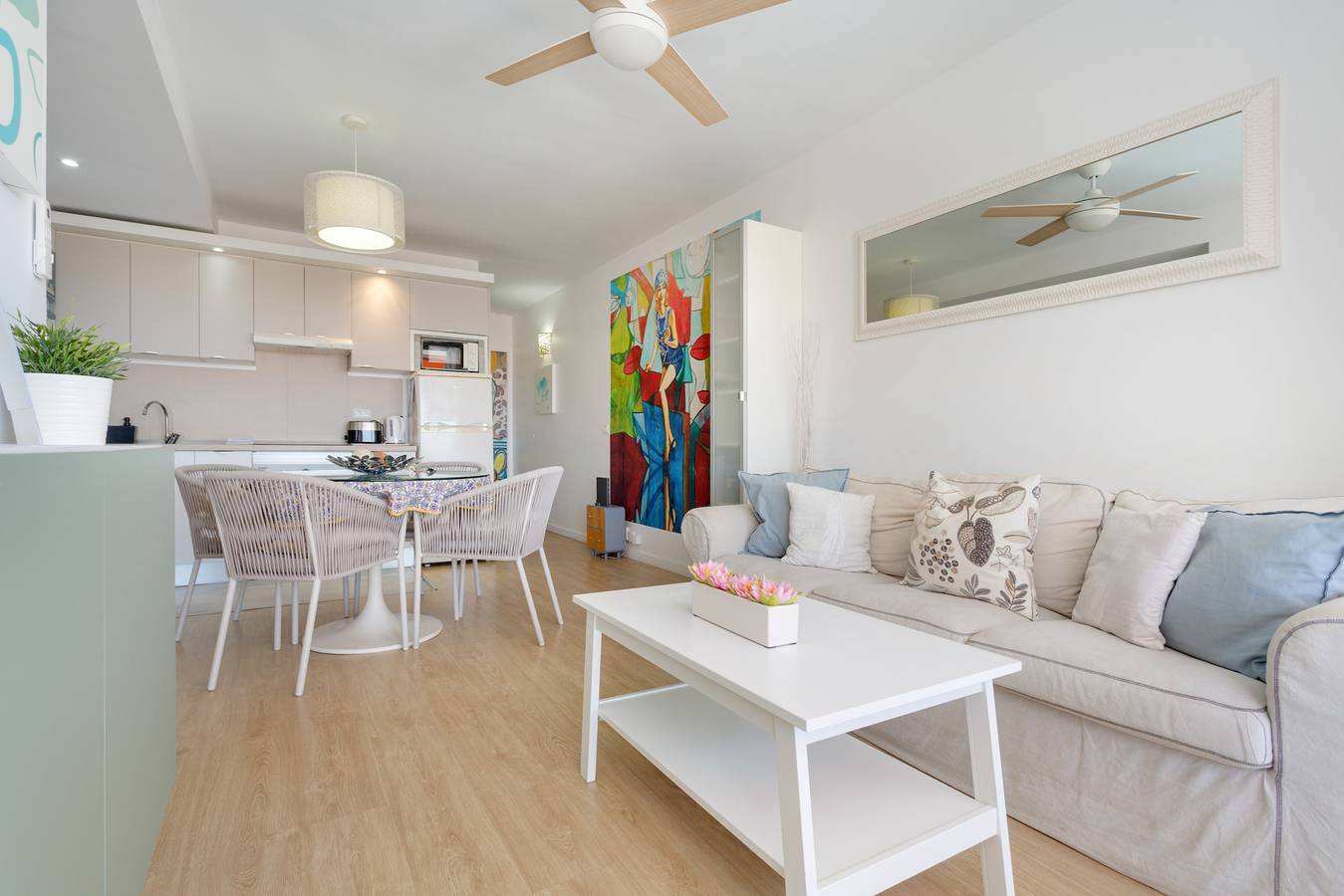 Ganze Wohnung, Ferienwohnung 'Lovely Nice Los Cristianos' mit Meerblick, Gemeinschaftspool und Wlan in Los Cristianos, Arona