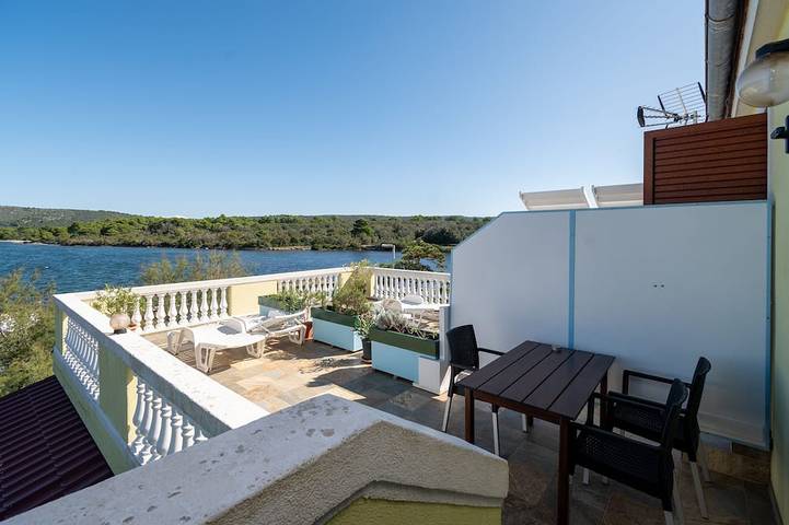 Ganze Wohnung, 1-Zimmer-Ferienwohnung am Strand Veli Rat, Dugi otok in Sali, Dugi Otok