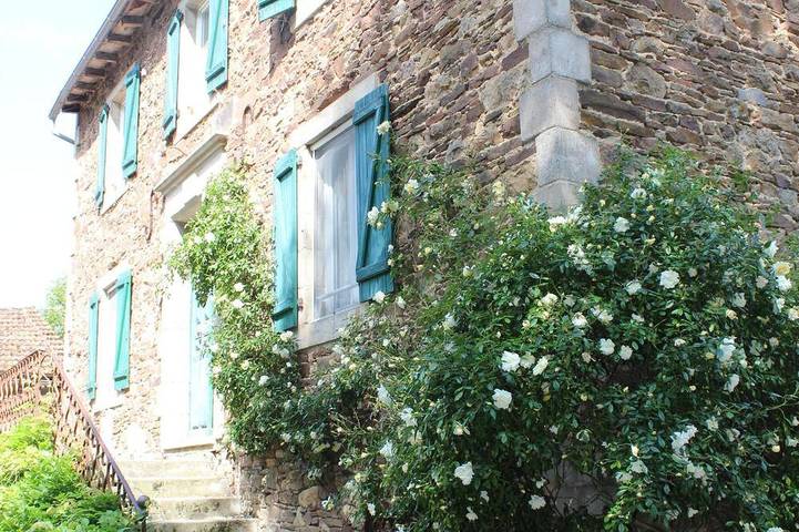 Gîte pour 12 personnes, avec terrasse et jardin à Brousse-le-Château