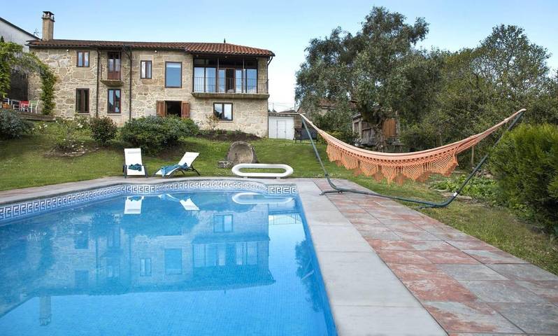 Chalet para 3 personas, con vistas además de jardín y piscina en Comarca de Pontevedra - 2
