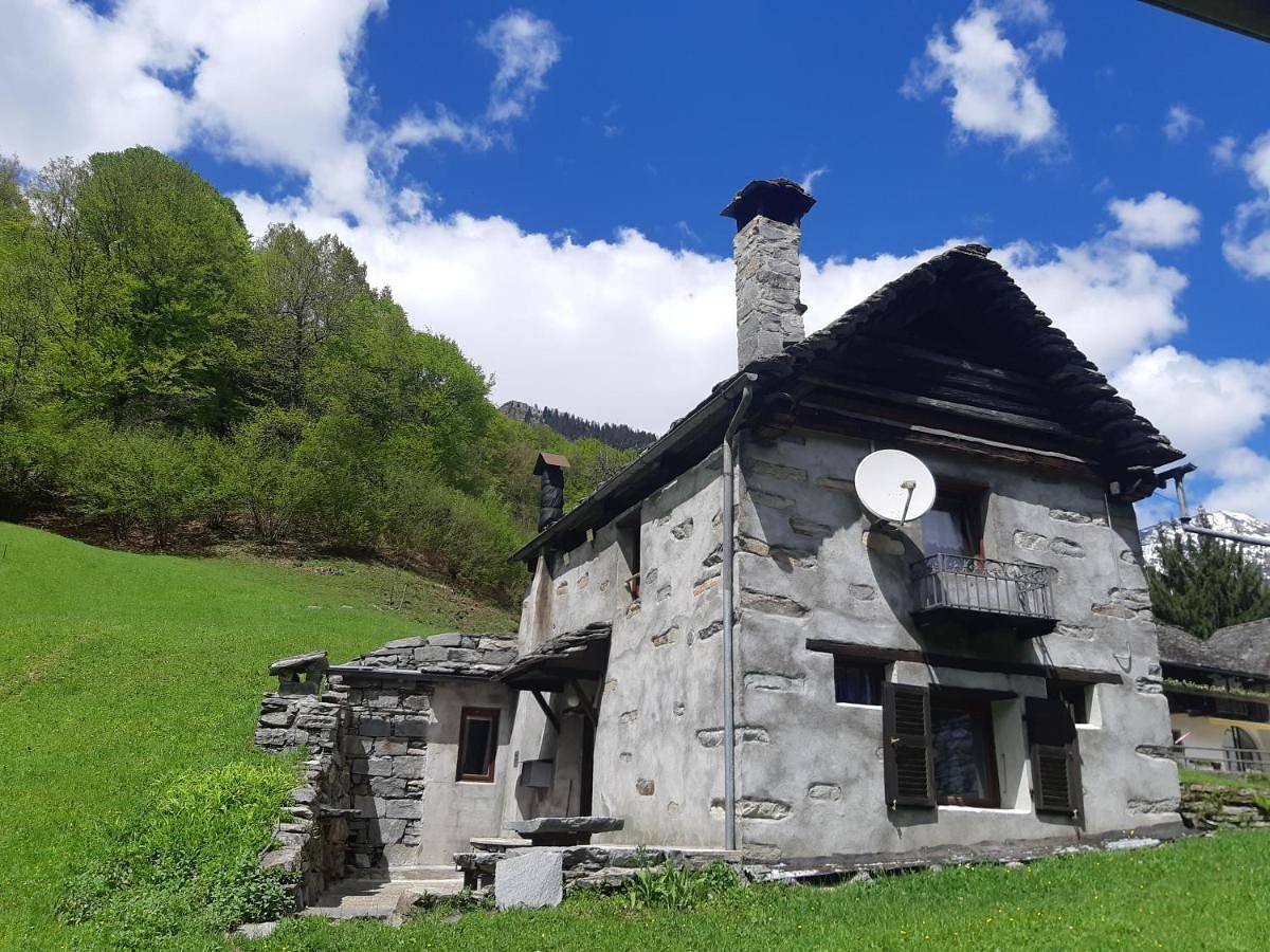 Three-Bedroom House in Niva (Vallemaggia), Campo