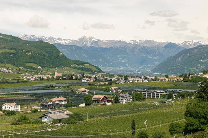 Entire studio, Studio 'Auer' with Mountain View, Private Garden and Wi-Fi in Girlan, Eppan an der Weinstraße
