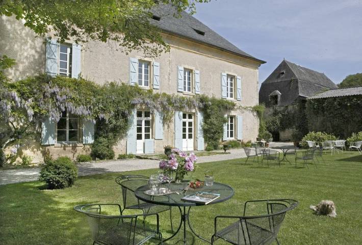Hôtel pour 3 personnes, avec terrasse et vue ainsi que jardin et piscine, animaux acceptés