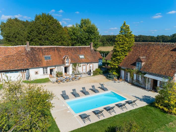 Cottage pour 30 personnes, avec jacuzzi ainsi que piscine et jardin dans Feins-en-Gâtinais