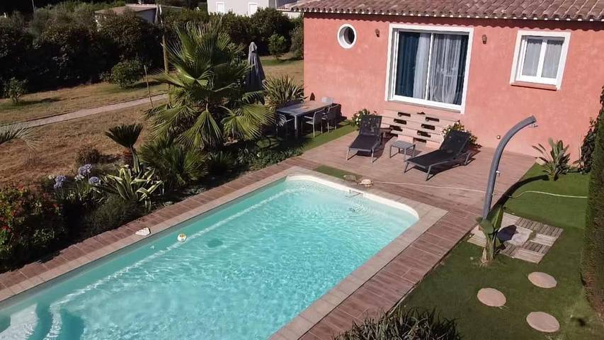 Location de vacances pour 4 personnes, avec jardin ainsi que vue et piscine à Prunelli-di-Fiumorbo - 4