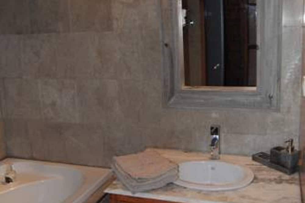 Chambre Lin-Habitacion Doble-Baño con bañera-Superior-Vista al Parque in Tendu, Región de Châteauroux