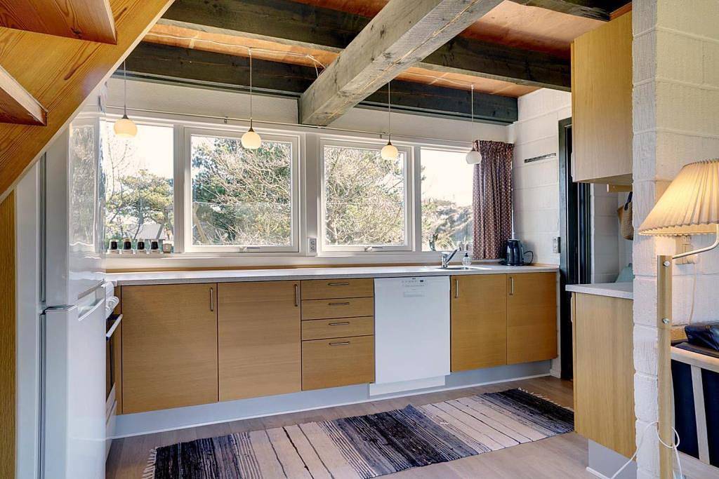 Kleines, gemütliches, reetgedecktes Ferienhaus auf einem ungestörten Dünengrundstück in Henne, Varde