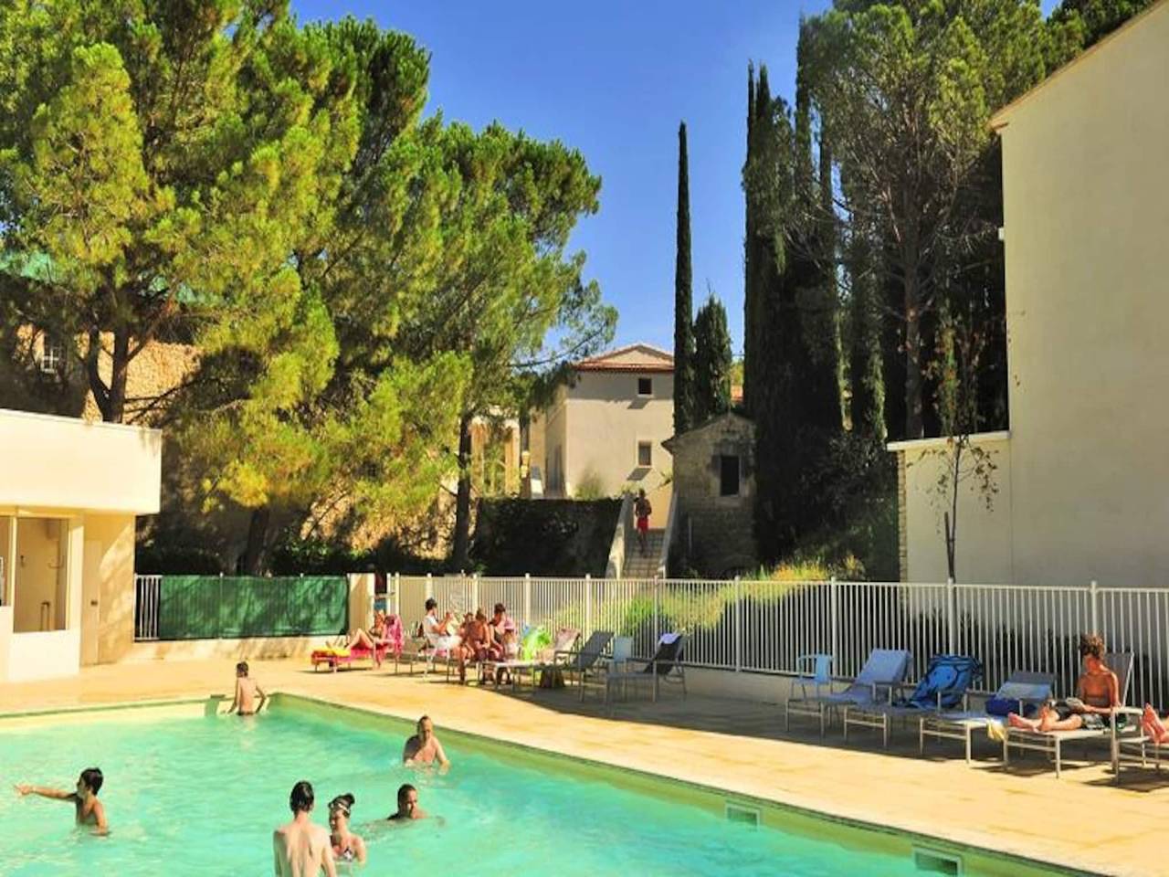 Appartement entier, Appartement dans le Luberon avec piscine et sauna in Beaumettes, Parc naturel régional du Luberon
