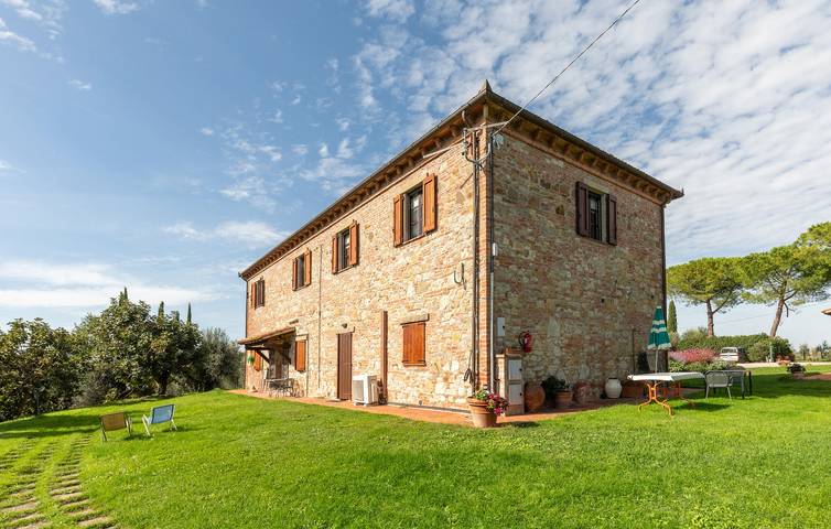 Gîte pour 9 personnes, avec jardin ainsi que terrasse et piscine, animaux acceptés à Castiglione del Lago - 4