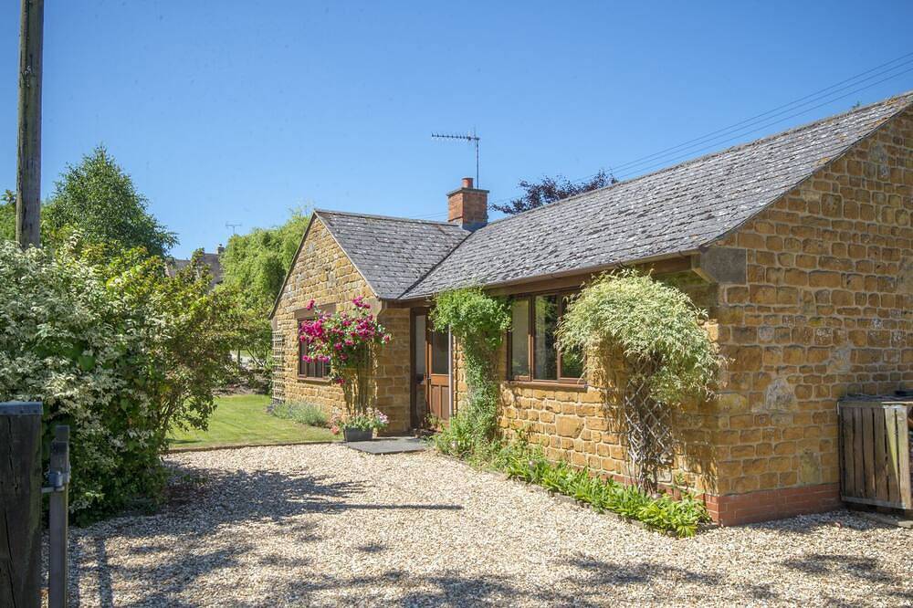Copperstones, se encuentra en una ubicación tranquila e idílica en medio de colinas en los Cotswolds in Brailes, Warwickshire