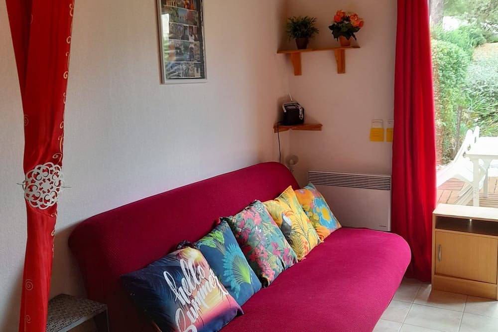 Well-situated estate in the heart of a beautiful region, with magnificent views over the valley. in Calvisson, Nimes region