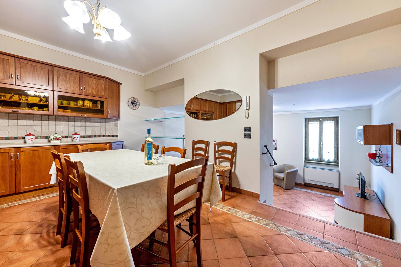 Ganze Wohnung, Apartment 'Oleadei - Eolo' mit Bergblick, Wlan und Klimaanlage in San Felice del Benaco, Gardasee-Berge