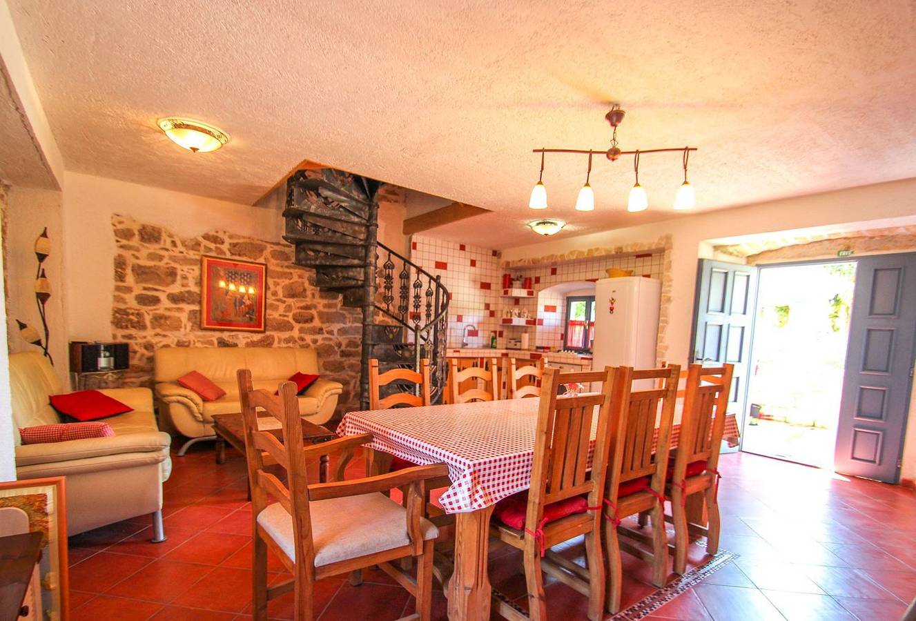 Nostalgisches Steinhaus im Herzen Istriens mit Klima, Wifi, Grill in Umaška regija