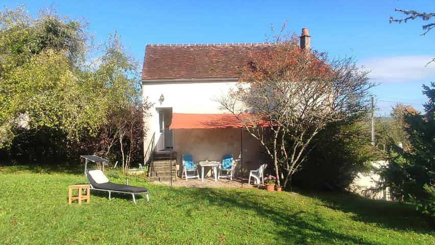 Location de vacances pour 2 personnes, avec Terrasse ainsi que Jardin et Vue à Tannay