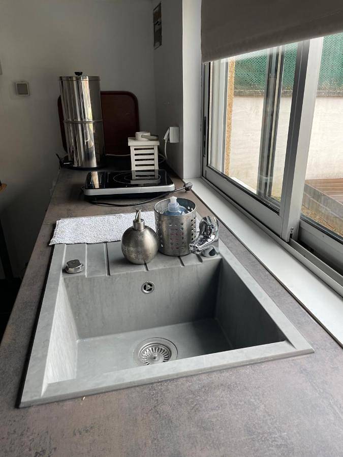 Gîte pour 2 personnes, avec terrasse et piscine à Saint-Genis-Laval - 3