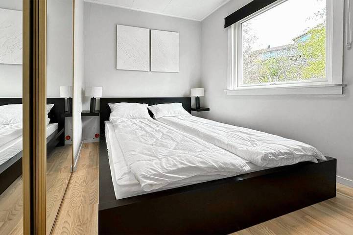 Stunning home in Mandal with house sea view in Mandal
