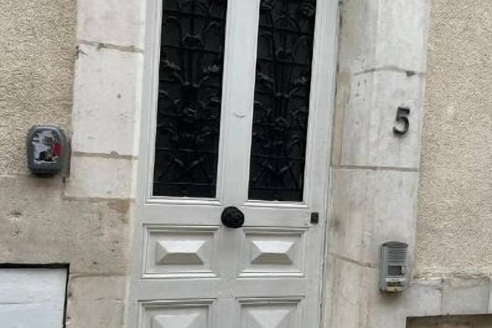 Entire apartment, Petit F2 Fonctionnel Plein Centre et Proche Gare in Bourges, Bourges region
