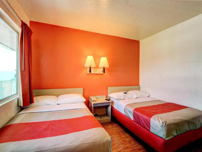 Apartamento entero, 2 camas tamaño queen | Mini refrigerador in Denver, Colorado