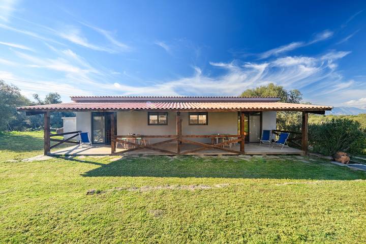 Gîte pour 4 personnes, avec jardin dans Dorgali