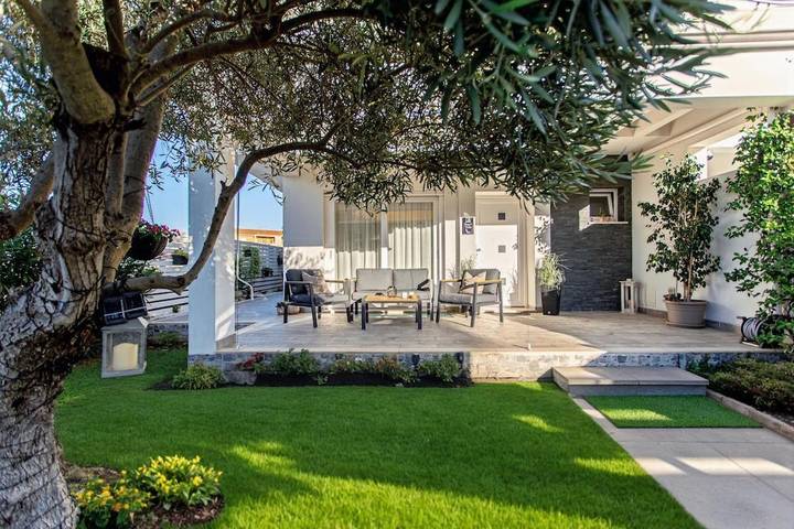 Villa per 6 persone, con Balcone e Terrazza nonché Giardino e Panorama a Capoterra